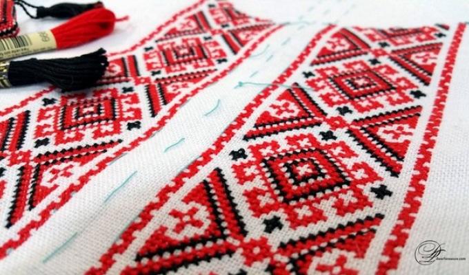 Команда Білолуцької гімназії отримала десять чудових вишиванок за високі досягнення.