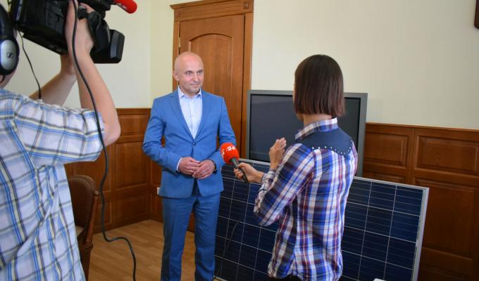Сонячні панелі дозволяють українським родинам заощаджувати на витратах за електроенергію, а також заробляти