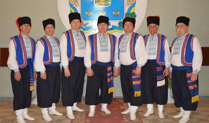Веселкове сплетіння пісні і танцю.