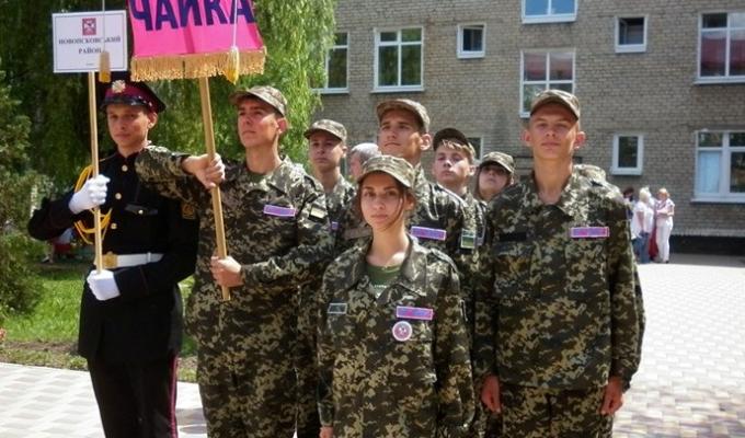 Вже декілька років поспіль учні Білолуцької гімназії приймають участь в обласному етапі Всеукраїнської дитячо-юнацької військово-патріотичної гри «Сокіл» («Джура») і посідають там призові місця. Цей рік не став винятком. 