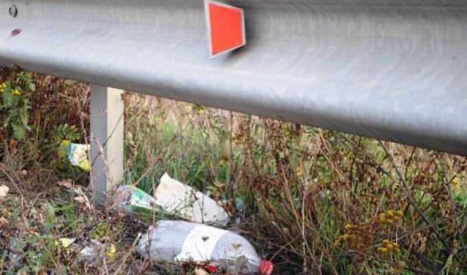 Звертається філія «Новопсковський райавтодор» щодо забезпечення належного санітарного стану узбіч автодоріг та зупинок