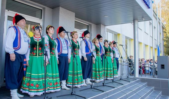 З нагоди святкування Дня захисника України на площі біля Центру культури, дозвілля  туризму і спорту Новопсковської селищної ради в смт Новопсков зібралися представники органів виконавчої влади, місцевого самоврядування, підприємств, організацій району, п