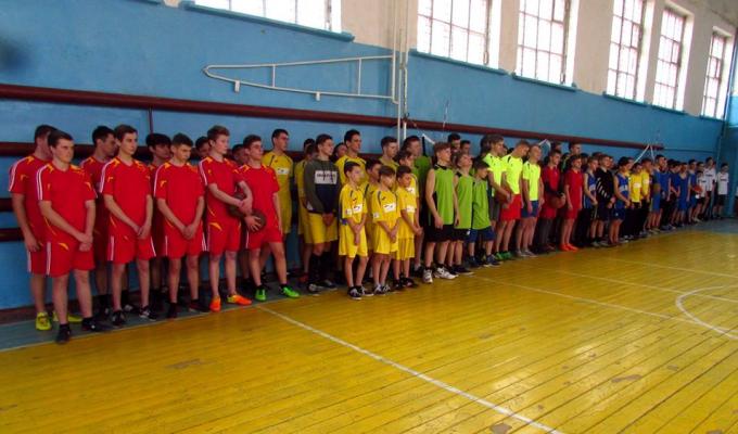 У спортивній залі Новопсковської дитячо-юнацької спортивної школи пройшли районні змагання