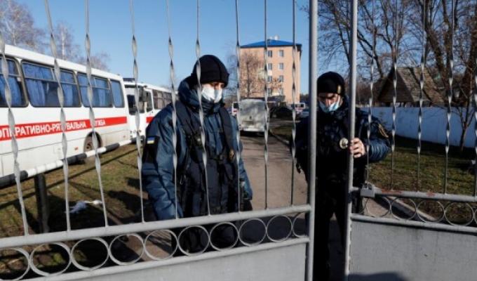 УРЯД ПОСИЛЮЄ ЗАХОДИ БЕЗПЕКИ: ОБОВЯЗКОВУ ОБСЕРВАЦІЮ ПРОХОДИТИМУТЬ ОСОБИ, ЯКІ ПЕРЕТИНАЮТЬ ДЕРЖАВНИЙ КОРДОН