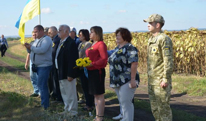 Вшанування загиблих героїв біля Гайдамацької могили в селі Можняківка