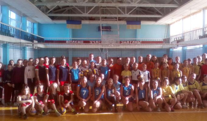    Збірна  команда закладів загальної середньої освіти Новопсковського району в складі спортсменів з Риб’янцівської ЗОШ І-ІІІ ступенів та Пісківської ЗОШ І-ІІІ ступенів взяли участь у змаганнях на Кубок Луганської області з волейболу серед дівчат  2005-20