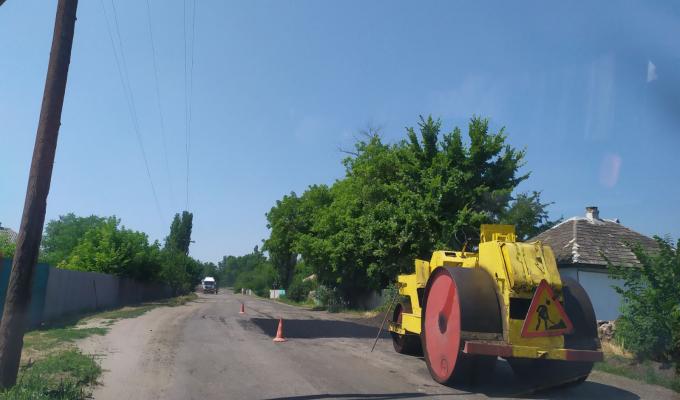 Проводяться ремонтні роботи з ліквідації ямковості на автомобільній дорозі загального користування державного значення в межах Новопсковського району