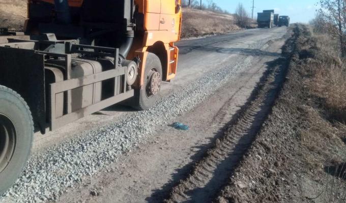 Триває ремонт ділянки автомобільної дороги в селищі Білолуцьк