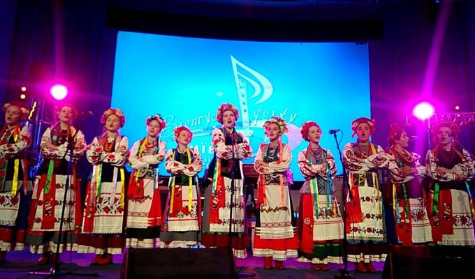 Вітаємо фольклорний гурт «Оксамит»!