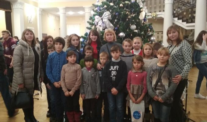Діти Новопсковщини відвідали обласний святковий захід.