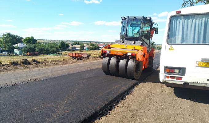 На Новопсковщині триває ремонт дороги на ділянці Ганусівка-Новорозсош