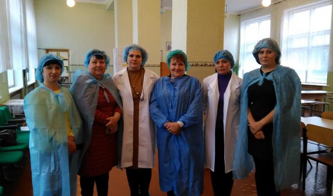У закладах освіти району продовжуються моніторингові обстеження харчоблоків