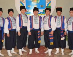 Веселкове сплетіння пісні і танцю.