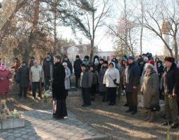 Щороку в четверту суботу листопада ми разом із українцями всього світу вшануємо пам'ять жертв голодоморів: геноциду Українського народу.
