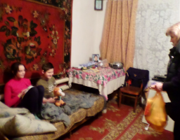 Голова райдержадміністрації привітала багатодітні родини з Днем Святого Миколая. 