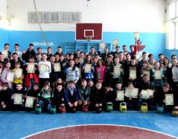 Пройшли районні змагання з гирьового спорту з рекордною кількістю учасників!
