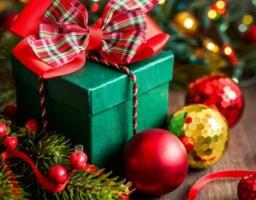 Шановні земляки!   Вітаю Вас зі святами, що добром, надією і родинним теплом зігрівають  серця – Новим 2020-м роком та Різдвом Христовим!