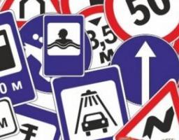З 25 листопада в Україні набули чинності зміни до Правил дорожнього руху. Вони стосуються водіїв, пасажирів, велосипедистів і пішоходів.