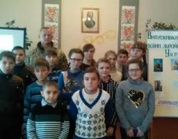 Учні знайомляться з волонтерською діяльністю.
